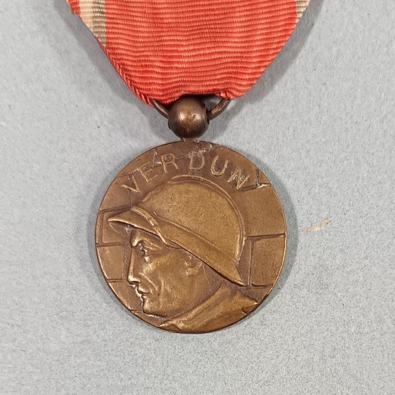 FRANCE MEDAILLE DE LA BATAILLE DE VERDUN ON NE PASSE PAS 21 FEVRIER 1916 MODELE ANONYME AVEC BARRETTE VERDUN